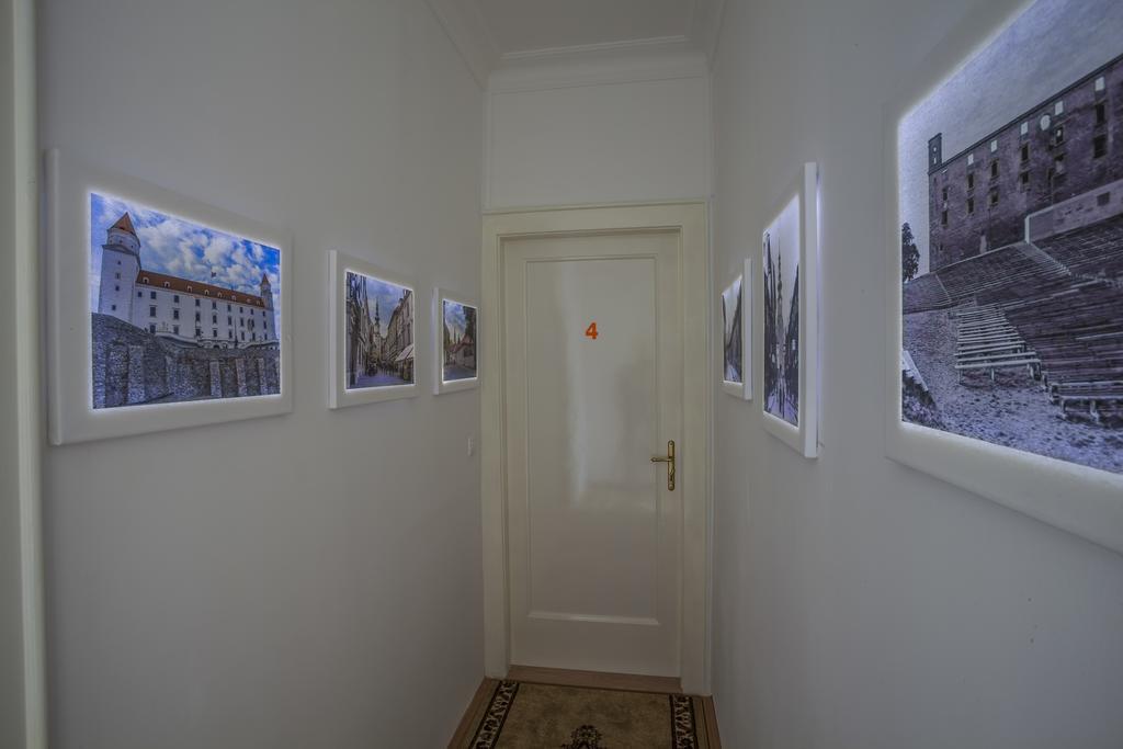 Luxury Air-Conditioned Rooms In Old Town Pozsony Kültér fotó