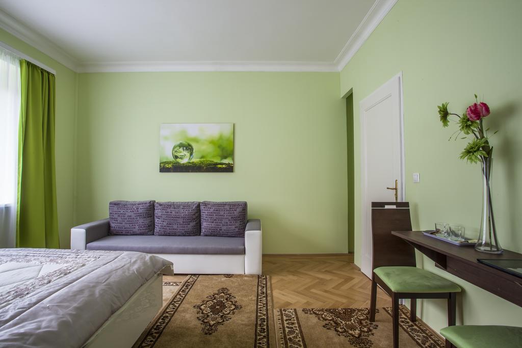 Luxury Air-Conditioned Rooms In Old Town Pozsony Kültér fotó
