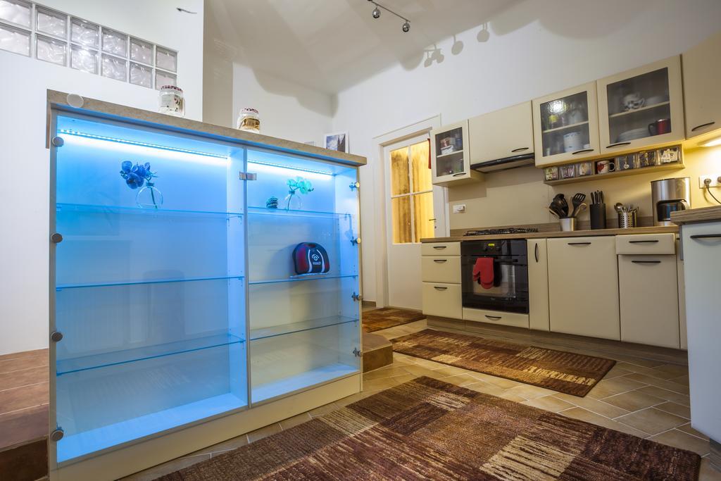 Luxury Air-Conditioned Rooms In Old Town Pozsony Kültér fotó