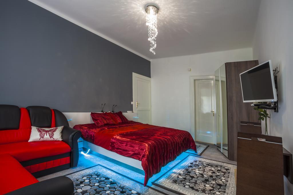 Luxury Air-Conditioned Rooms In Old Town Pozsony Kültér fotó