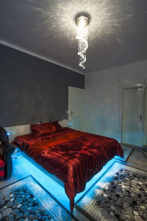 Luxury Air-Conditioned Rooms In Old Town Pozsony Kültér fotó