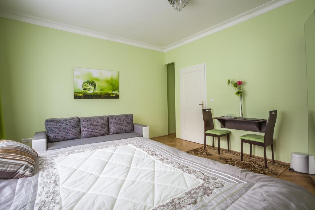 Luxury Air-Conditioned Rooms In Old Town Pozsony Kültér fotó