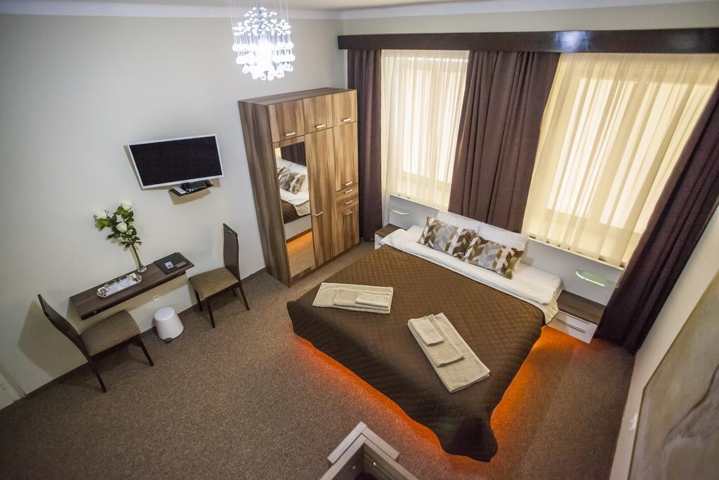 Luxury Air-Conditioned Rooms In Old Town Pozsony Kültér fotó